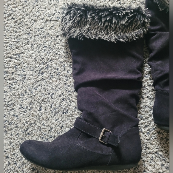 FREE New Directions Black Boots - Picture 3 of 9